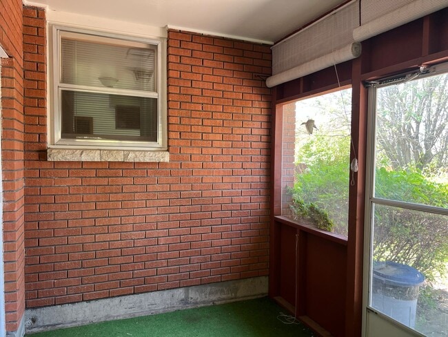 Building Photo - Charming 4-Bed, 1.5-Bath Home on the Outsk...