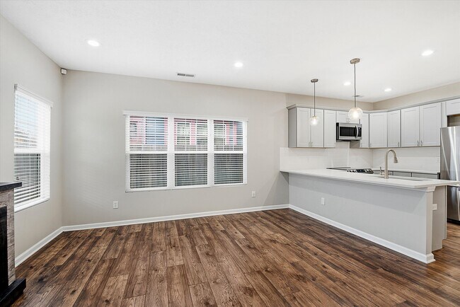 Building Photo - 630 N Hamilton Ave