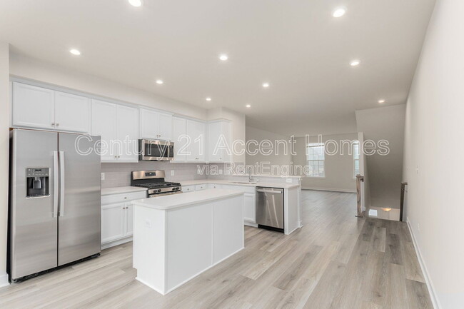 Building Photo - 14020 Sunrise Valley Dr
