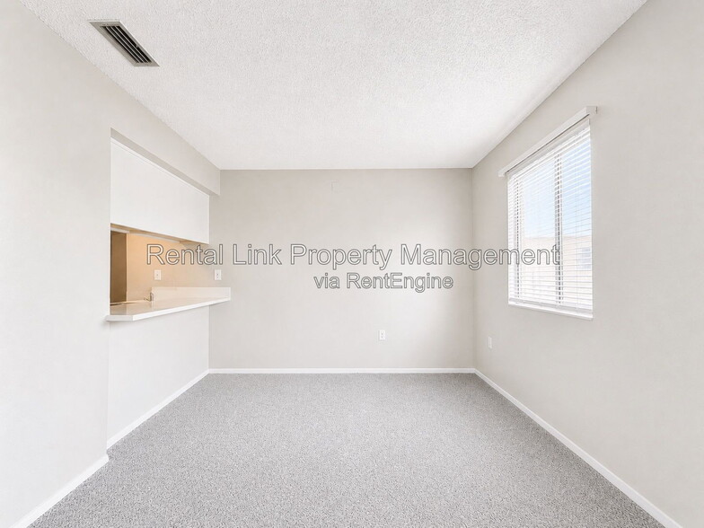 Building Photo - 2709 Hidden Lake Blvd