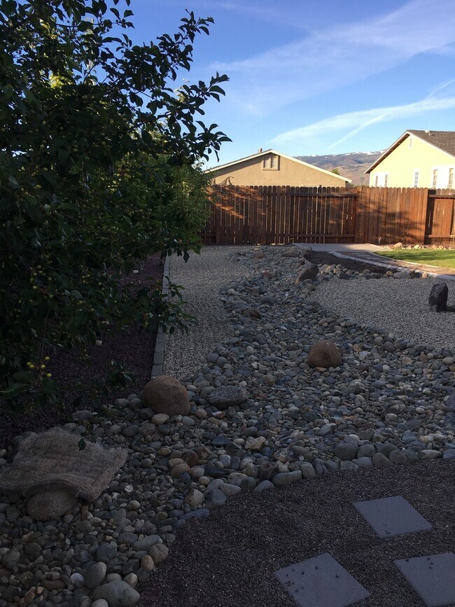 Building Photo - 2644 Sunray Dr