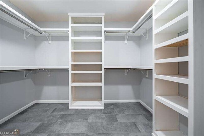Building Photo - 2470 Landeau Cir