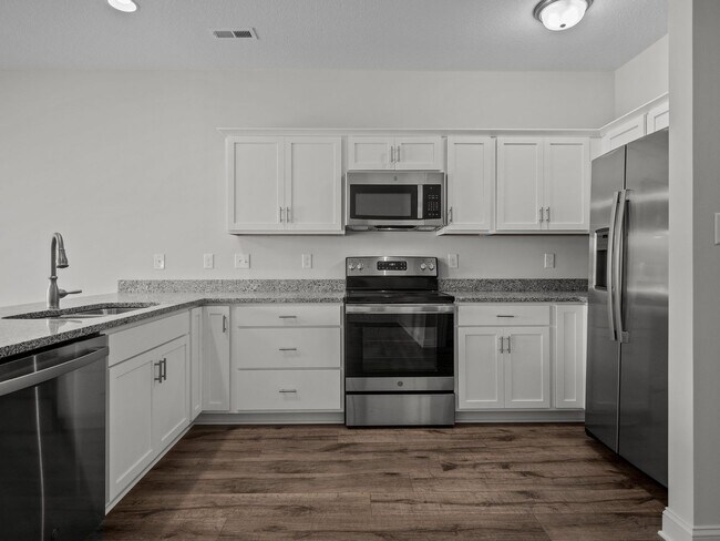 Building Photo - 247 Verrazzano Ln