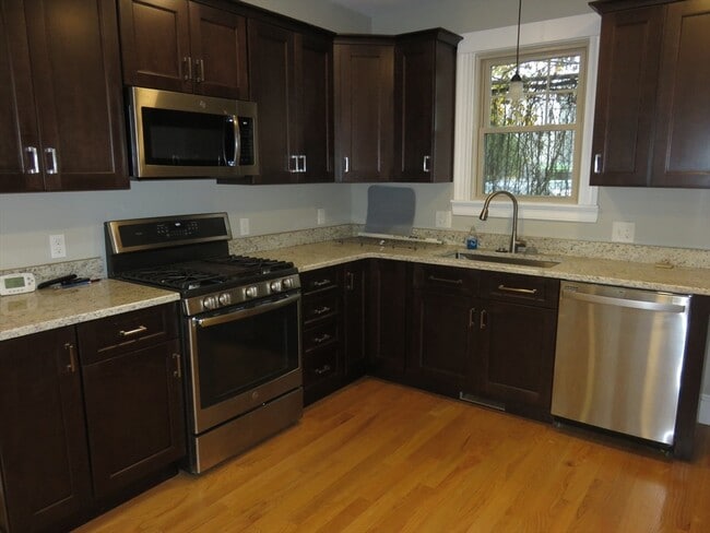 Building Photo - 192 Willow St