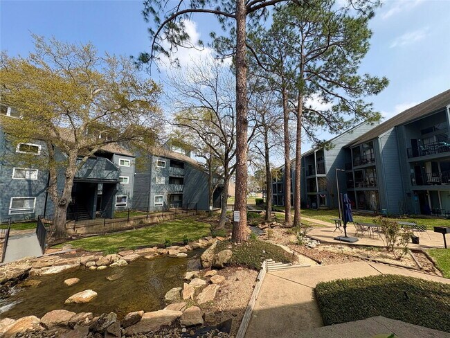 Building Photo - 12500 Melville Dr