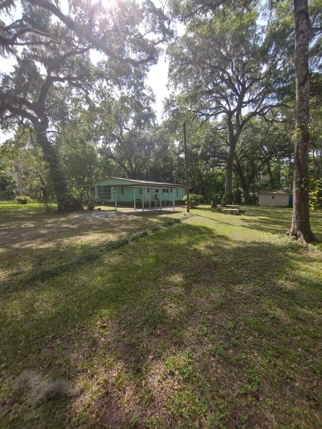 Building Photo - 2 bedroom 2 bathroom Lake House with a bonus room