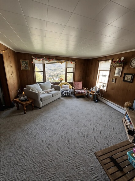 Primary Photo - 1239 Cumberland Head Rd