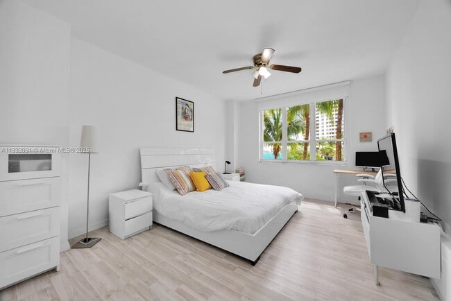 Building Photo - 888 Brickell Key Dr