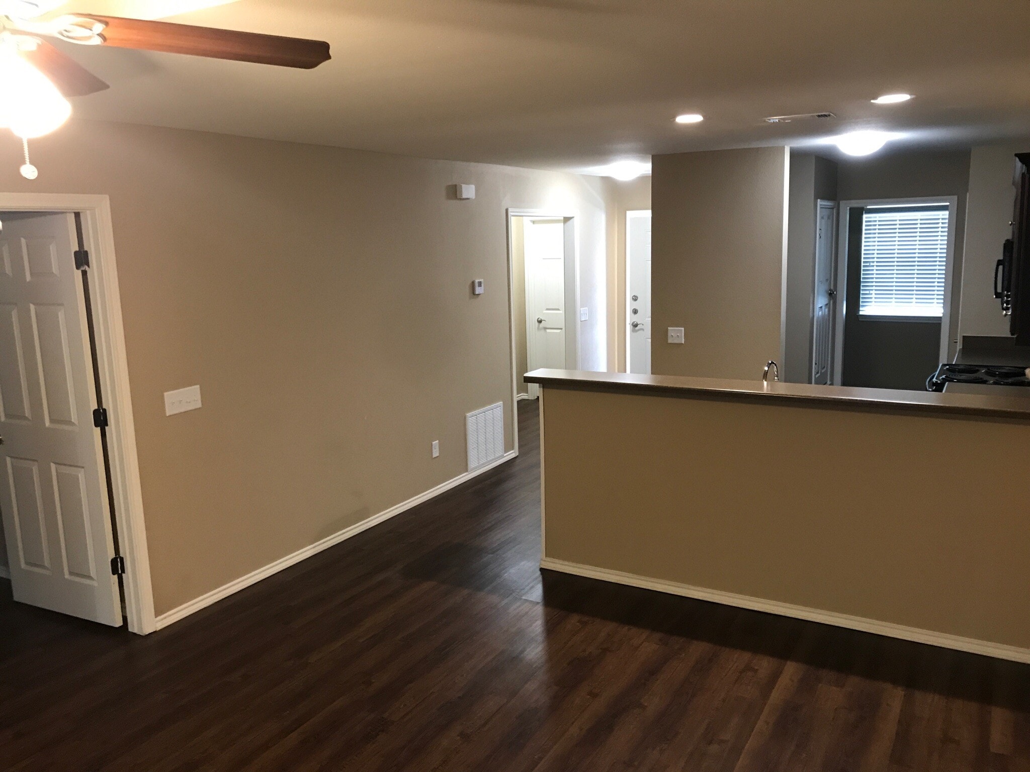 Building Photo - 4262 Castlegate Dr