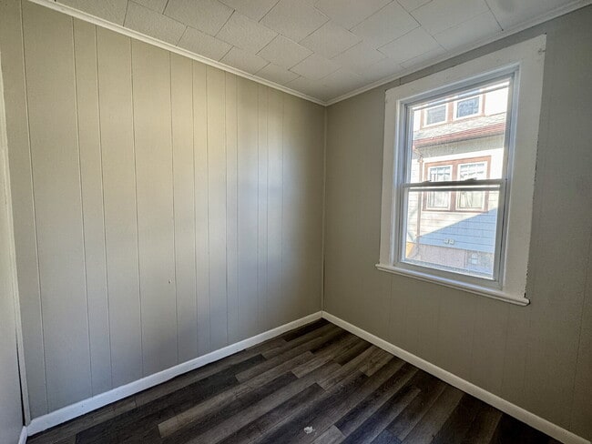 Building Photo - 3-bedroom, 1-bath single-family home