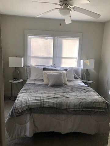 Building Photo - 922 1/2 Elm St