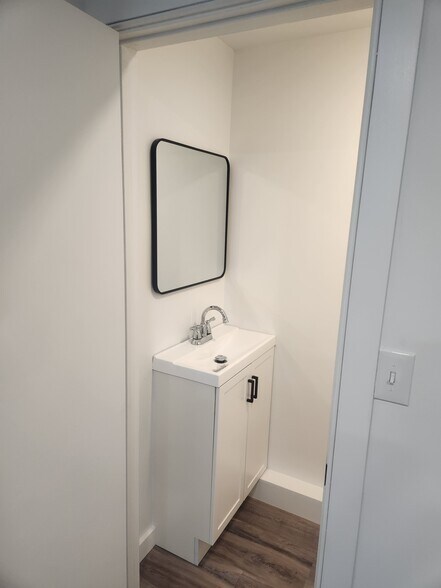 Building Photo - 13 Bridle Path