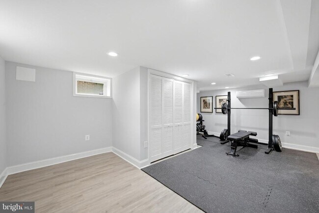 Building Photo - 1719 Evarts St NE