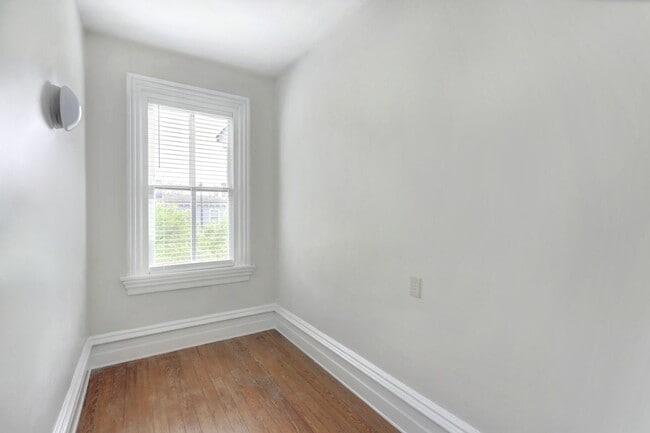 Building Photo - 218 E Henry St