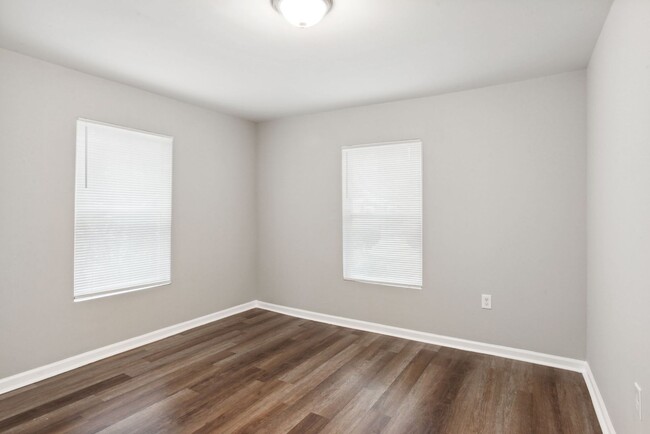 Building Photo - 3BR/2BA Downtown House Walking Distance to...
