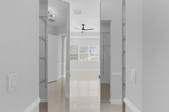 Building Photo - 1256 Beacon Cir