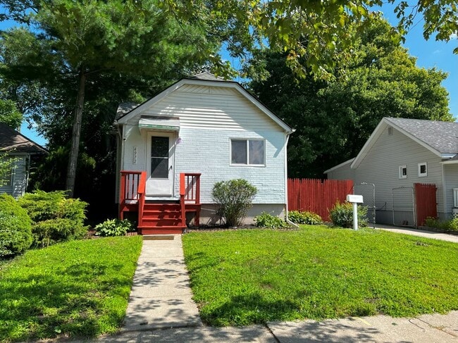 Building Photo - 4972 Lafontaine St