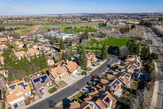 Building Photo - NICE TWO STORY ROCKLIN HOME WITH LARGE BONUS ROOM UPSTAIRS NEXT TO TWIN OAKS PARK & SCHOOLS!
