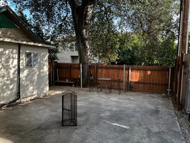 Building Photo - 115 N Parkwood Ave