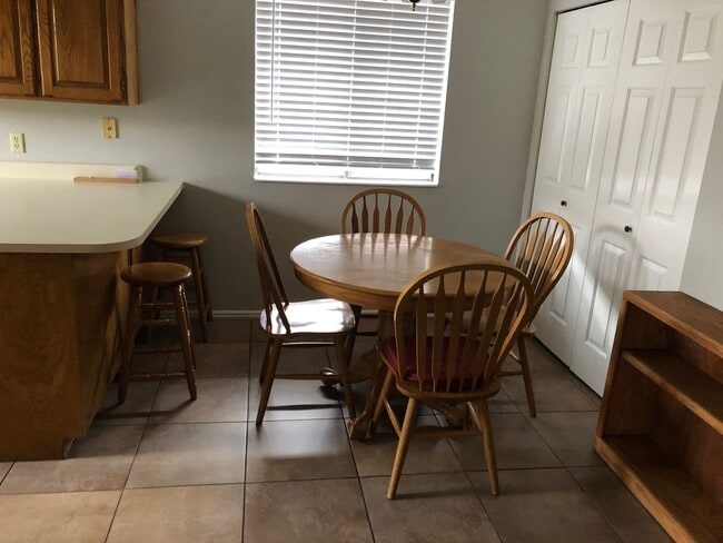 Building Photo - Cozy Condo in Village Park