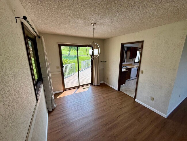 Building Photo - Beautiful Golf Course Home | 2 Bed • 2 Bath • Bonus Room