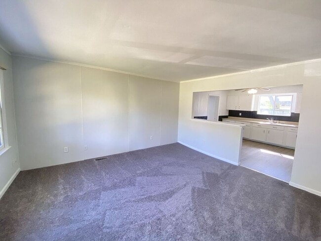 Building Photo - 4 bedroom ranch style hom