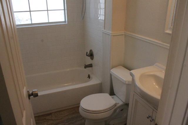 Building Photo - 1109 Parkway Dr