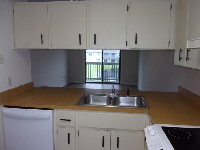 Building Photo - 700 W Pope Rd