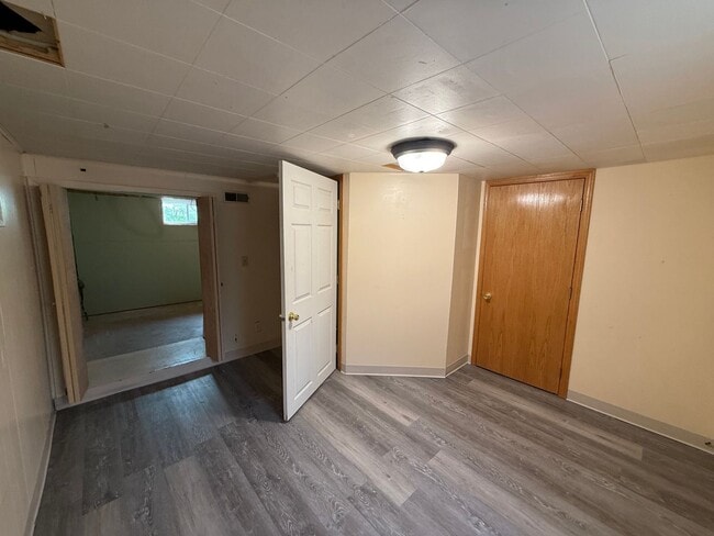 Building Photo - Three Bedroom, Two Bathroom Home! One car garage!