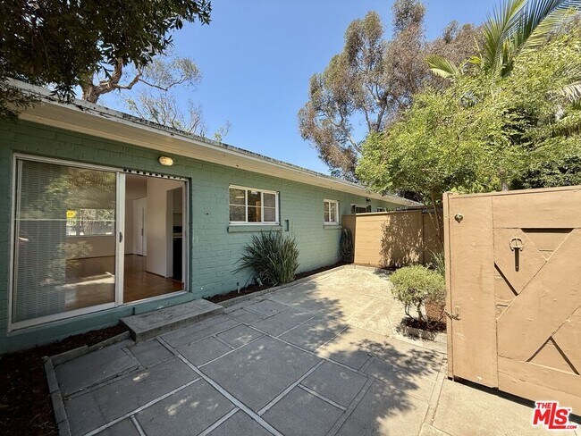 Building Photo - 5530 Village Green