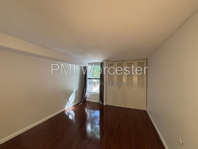 Building Photo - 66 Shrewsbury Green Dr