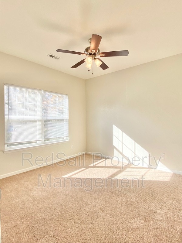 Building Photo - 717 Dissdale Ln