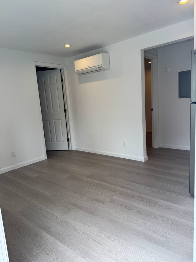 Building Photo - 447 Arroyo Ave