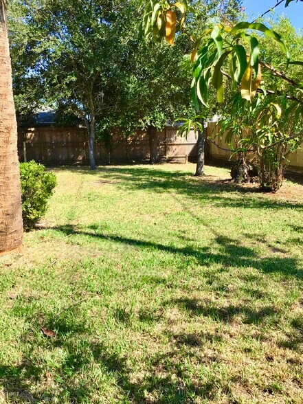 Building Photo - 6609 Golf Crest Dr