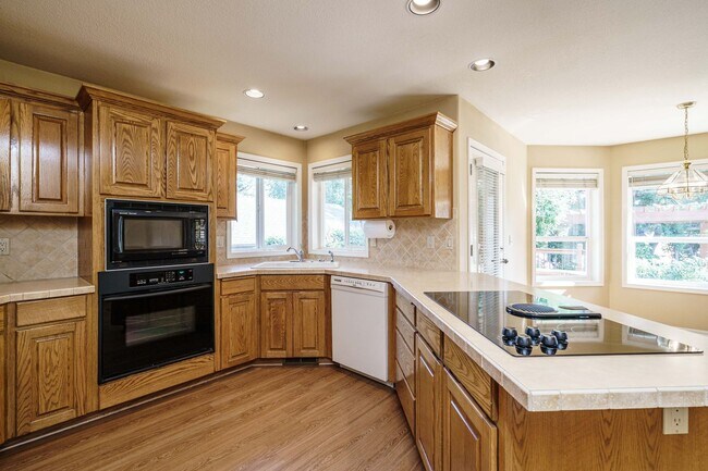 Building Photo - Beautifully Landscaped 1/4 acre with Well Maintained 4 bedroom 2 Bath Home with 3 Car Garage