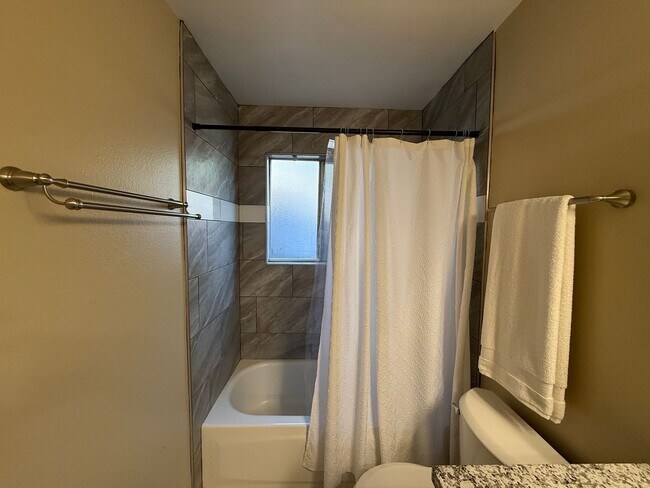 Building Photo - 1460 Berry Dr