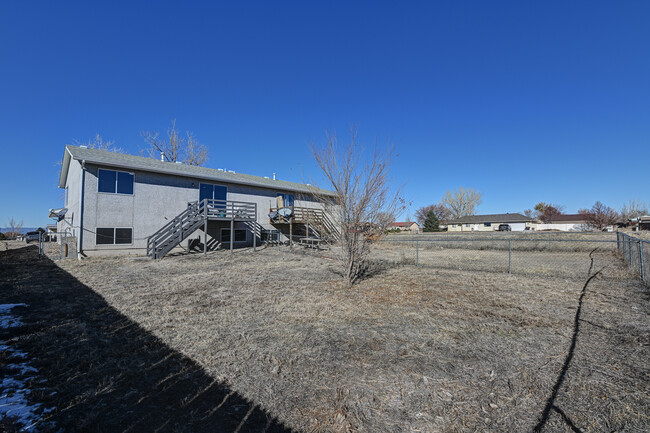 Building Photo - 708 S Bellflower Dr