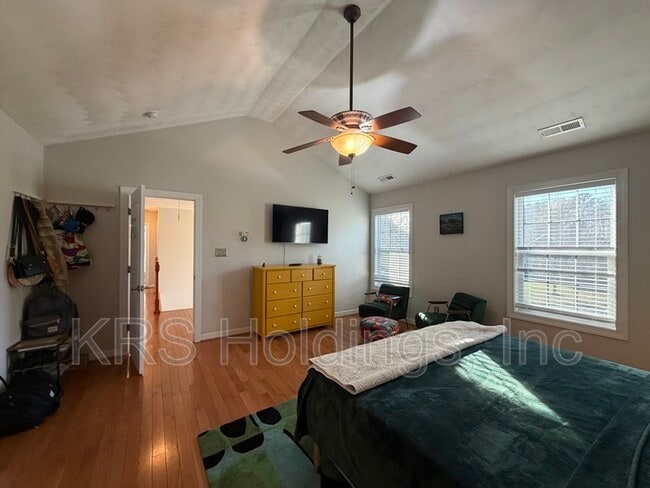 Building Photo - 516 Bells Hollow Ct