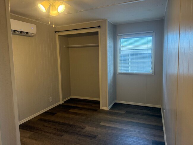 Building Photo - 3 bedroom 2 bath