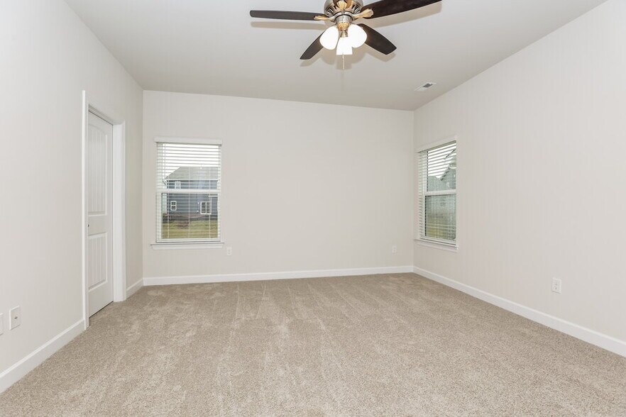 Building Photo - 2335 Valverde Wy