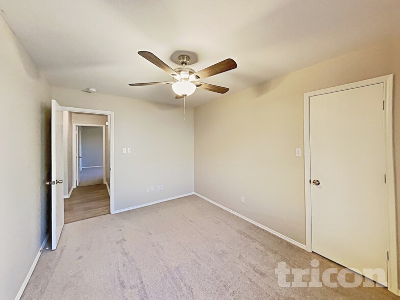 Building Photo - 3005 Scenic Glen Dr