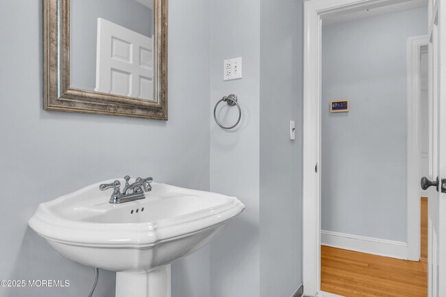 Building Photo - 20 Rosalie Ave