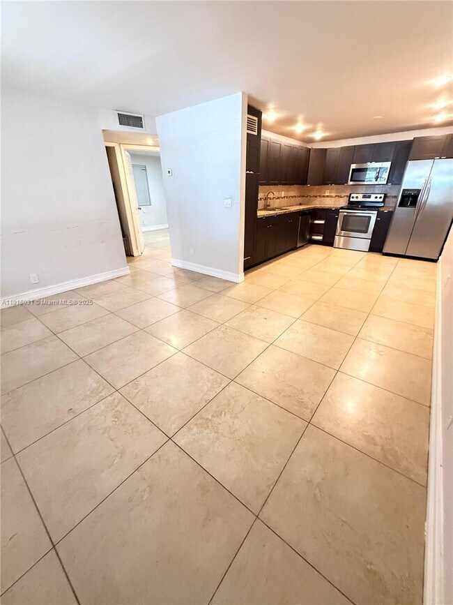 Building Photo - 5604 Hayes St