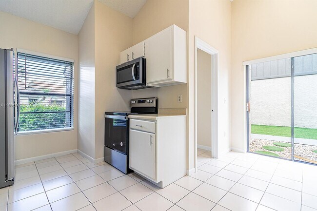 Building Photo - 7528 SW 95th Pl