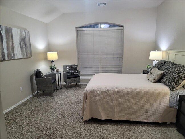 Building Photo - 1713 Sumac Dr
