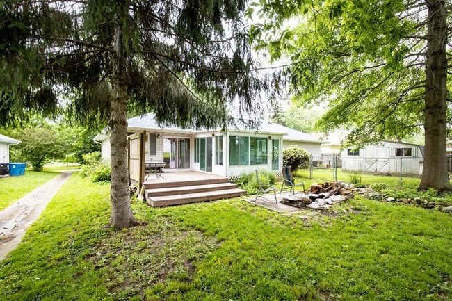 Building Photo - COMING SOON!! Quaint 3 bedroom home! If yo...