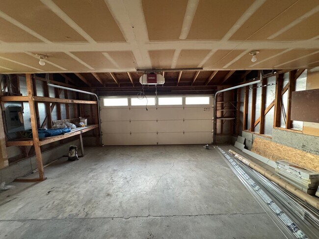 Building Photo - Spacious Covington Home with all New Appliances, Fresh Paint and Large Fenced Yard!