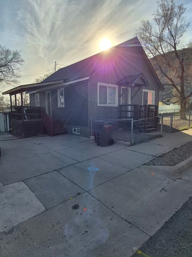 Building Photo - 509 Swan St