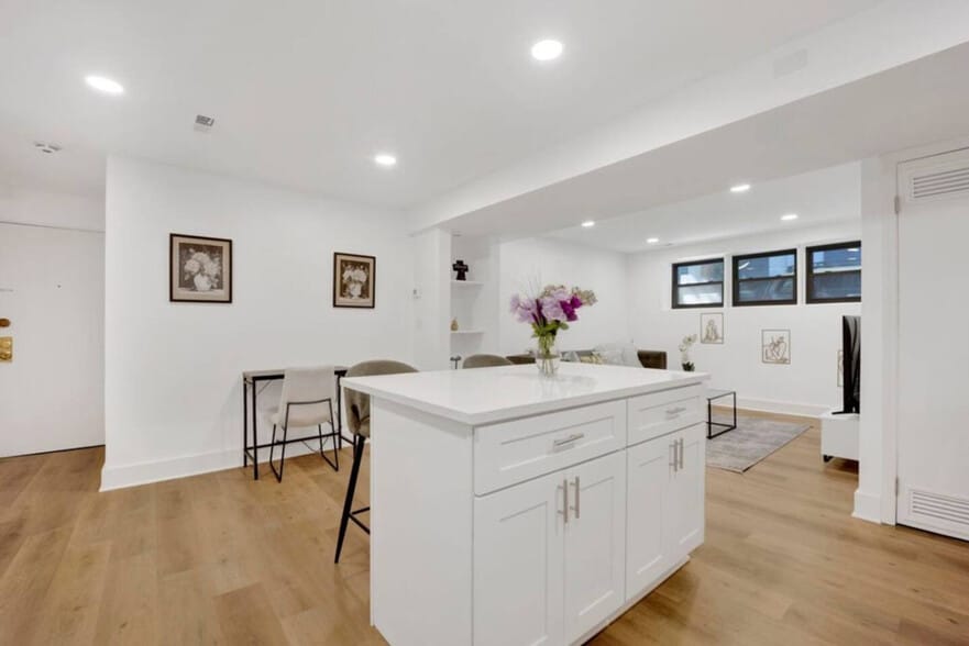 Primary Photo - 503 W Wrightwood Ave