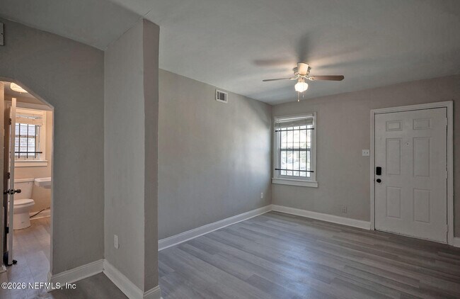 Building Photo - 2036 W 11th St